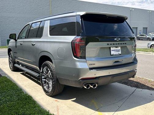 Sterling Gray Metallic 2025 Chevrolet Suburban Z71