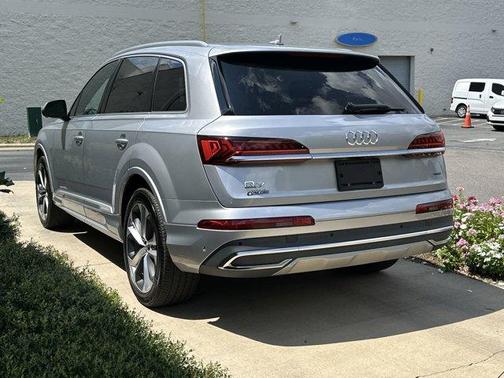 2022 Audi Q7 55 Premium Plus