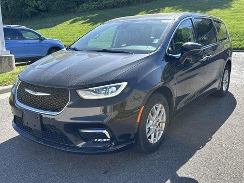 2023 Chrysler Pacifica Touring-L