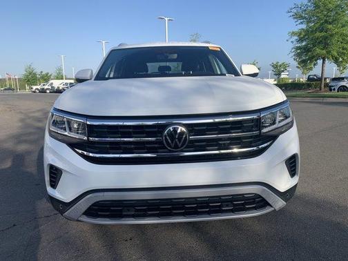 Pure White 2022 Volkswagen Atlas Cross Sport 3.6L V6 SE w/Technology