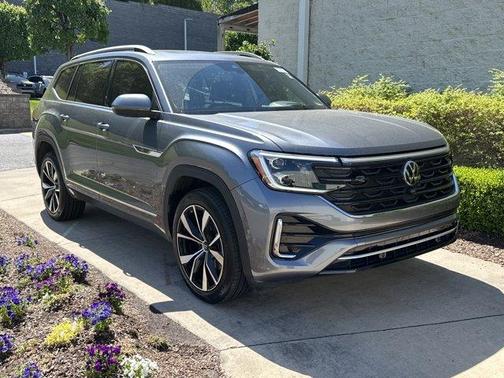 Platinum Gray Metallic 2024 Volkswagen Atlas 2.0T SEL Premium R-Line
