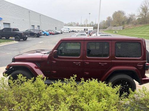 Snazzberry Pearlcoat 2021 Jeep Wrangler Unlimited Sahara Altitude