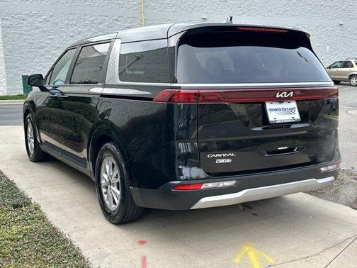 2024 Kia Carnival LX