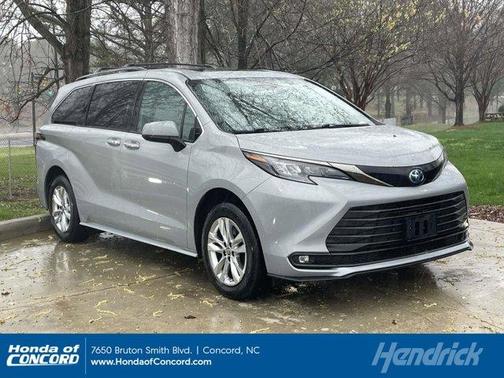 Cement 2022 Toyota Sienna XLE Woodland Edition