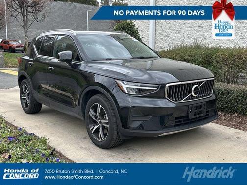 2025 Volvo XC40 B5 Core Bright Theme