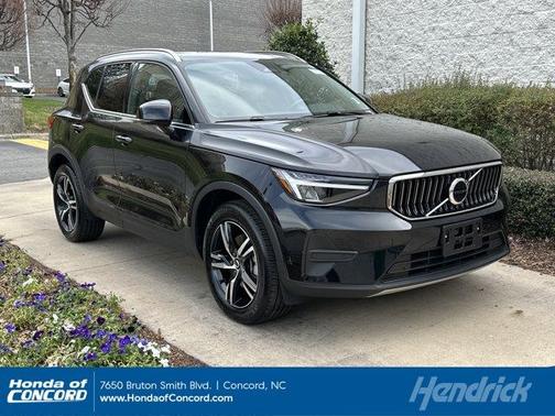 2025 Volvo XC40 B5 Core Bright Theme