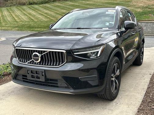 2025 Volvo XC40 B5 Core Bright Theme