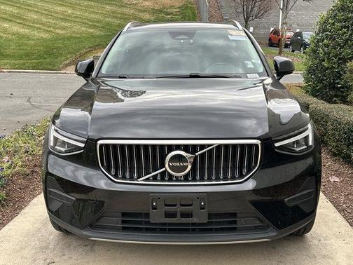 2025 Volvo XC40 B5 Core Bright Theme