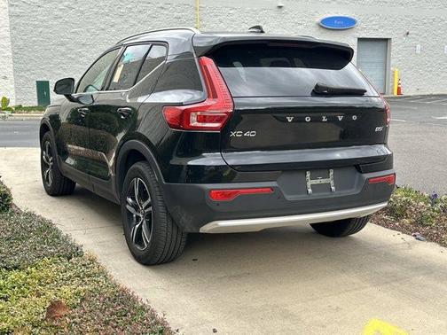 2025 Volvo XC40 B5 Core Bright Theme