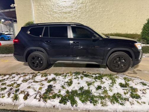 2024 Volkswagen Atlas 2.0T Peak Edition SEL