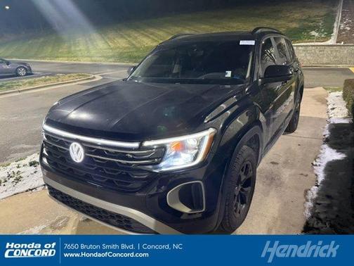 2024 Volkswagen Atlas 2.0T Peak Edition SEL