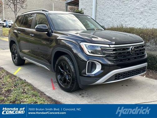 2024 Volkswagen Atlas 2.0T Peak Edition SEL