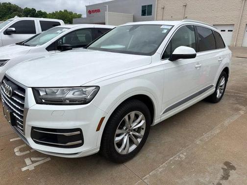 Carrara White 2019 Audi Q7 45 SE Premium