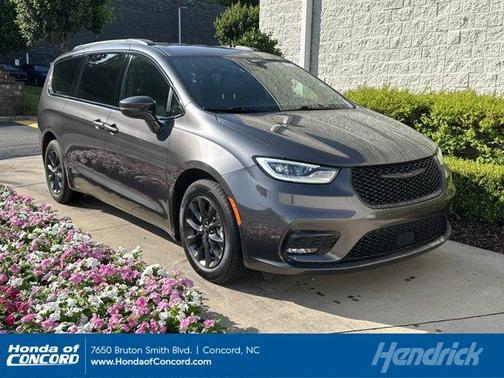 2021 Chrysler Pacifica Touring-L