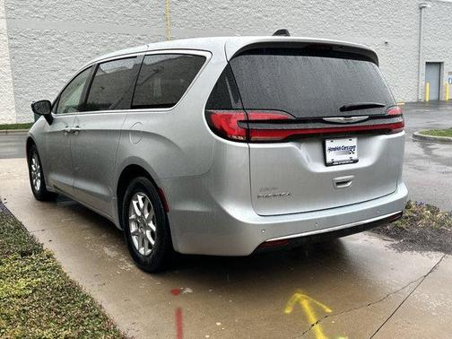 2024 Chrysler Pacifica Touring-L