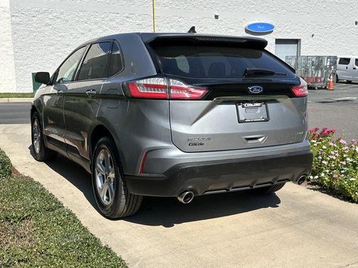 2020 Ford Edge SE