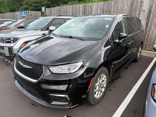 Diamond Black 2024 Chrysler Pacifica Touring-L