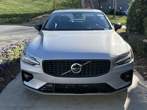 2024 Volvo S60 B5 Core Dark Theme