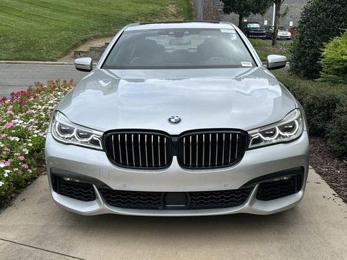 2019 BMW 750 i