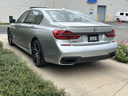 2019 BMW 750 i