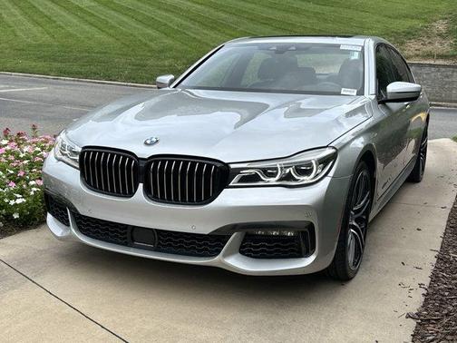 2019 BMW 750 i