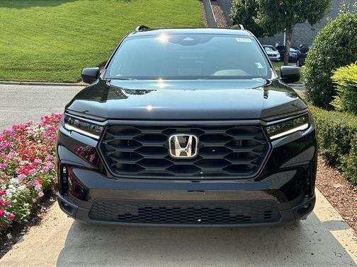 Crystal Black Pearl 2025 Honda Pilot Sport