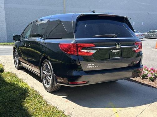 Crystal Black Pearl 2023 Honda Odyssey Elite