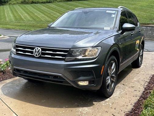 Platinum Gray Metallic 2020 Volkswagen Tiguan 2.0T SEL
