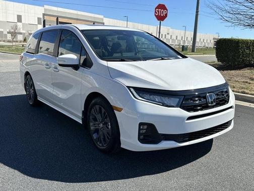 Platinum White Pearl 2026 Honda Odyssey Touring