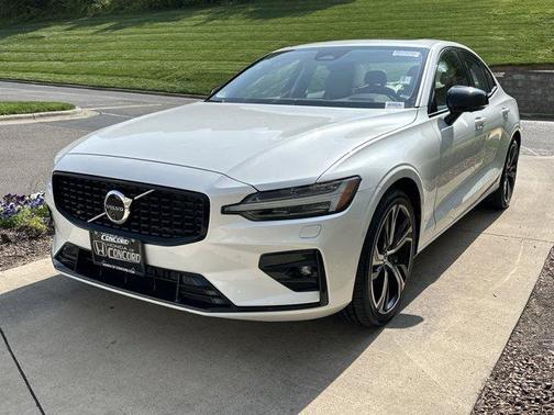 2024 Volvo S60 B5 Plus Dark Theme