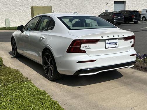 2024 Volvo S60 B5 Plus Dark Theme