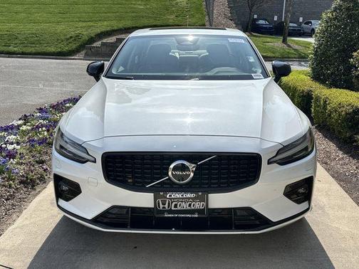 2024 Volvo S60 B5 Plus Dark Theme
