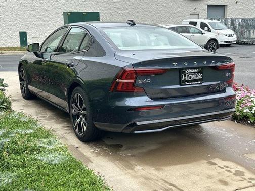2024 Volvo S60 B5 Plus Dark Theme