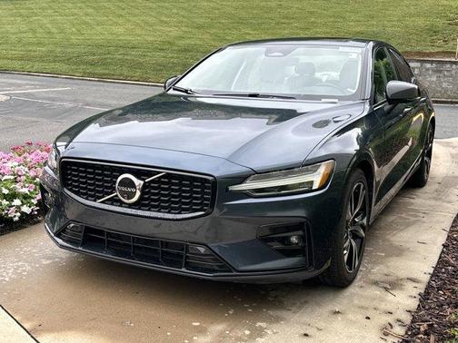 2024 Volvo S60 B5 Plus Dark Theme