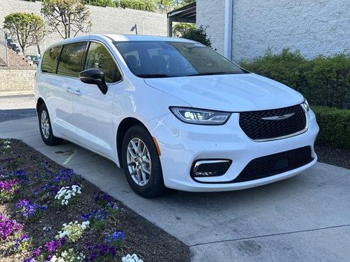 2024 Chrysler Pacifica Touring-L