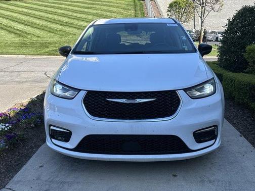 2024 Chrysler Pacifica Touring-L