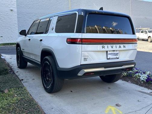 2025 Rivian R1S Adventure