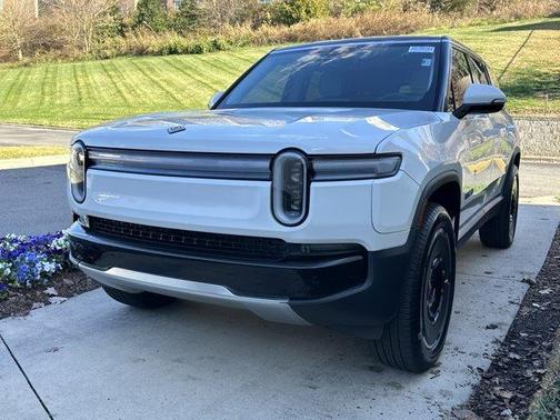 2025 Rivian R1S Adventure