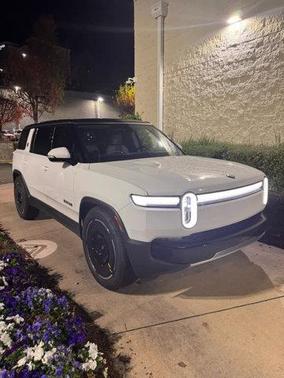 2025 Rivian R1S Adventure
