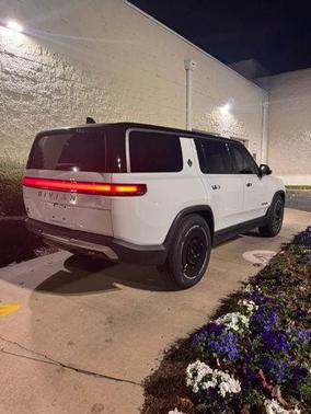 2025 Rivian R1S Adventure