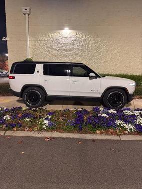 2025 Rivian R1S Adventure