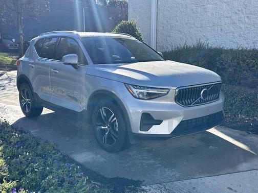 2025 Volvo XC40 B5 Core Bright Theme