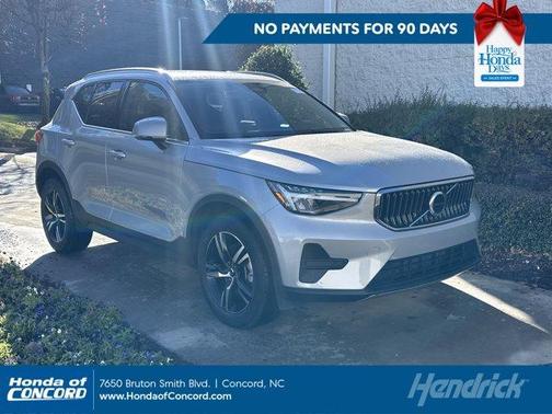 2025 Volvo XC40 B5 Core Bright Theme