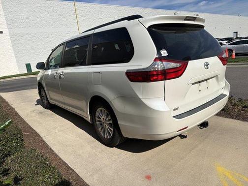 2016 Toyota Sienna XLE