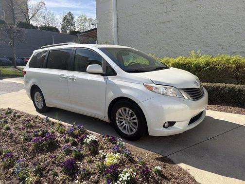2016 Toyota Sienna XLE