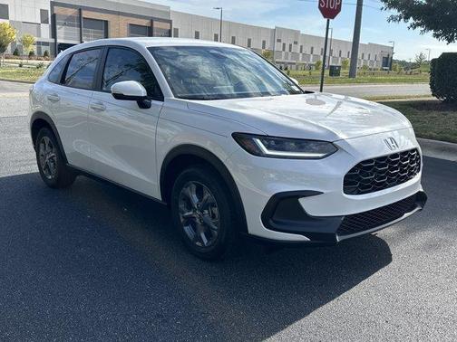 Platinum White Pearl 2027 Honda HR-V LX