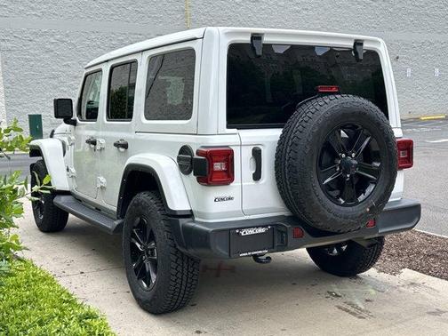Bright White Clearcoat 2021 Jeep Wrangler Unlimited Sahara Altitude