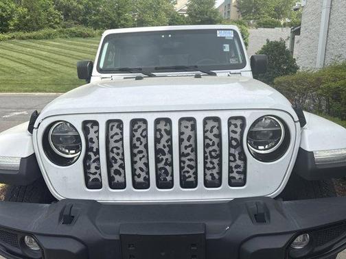 Bright White Clearcoat 2021 Jeep Wrangler Unlimited Sahara Altitude