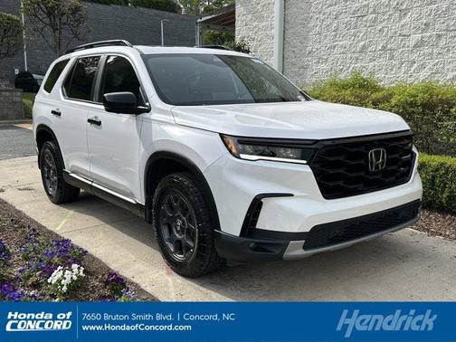 Platinum White Pearl 2023 Honda Pilot TrailSport