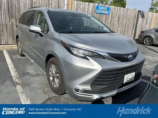 2023 Toyota Sienna XLE